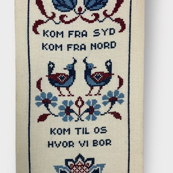 VTG 1975 Danish Needlepoint Wall Hanging Welcome Guest Cream Blue Floral Birds - Picture 3 of 5